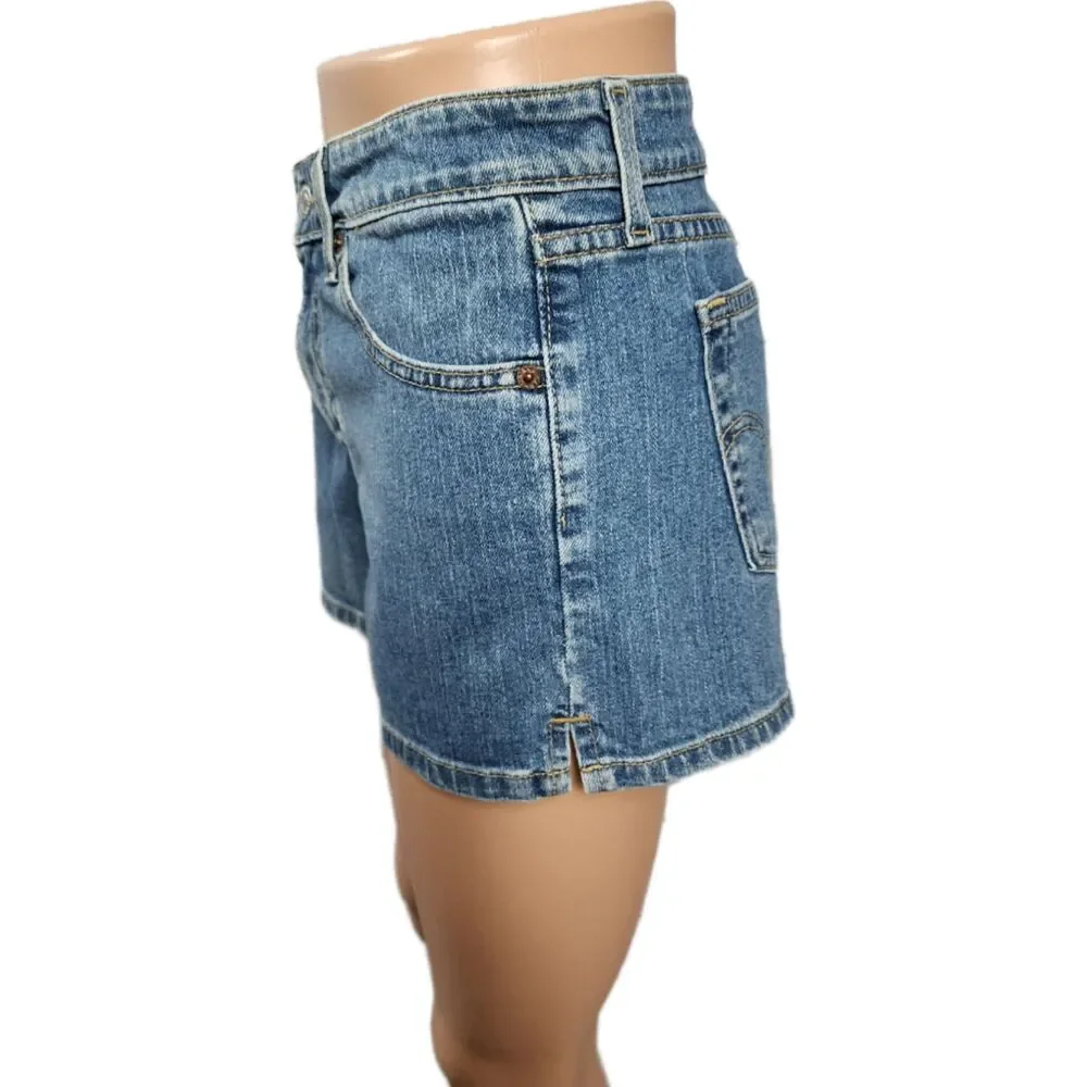 Vintage 2003 Levi’s Red Tab Denim Shorts - Size 9 - Mid Rise 10